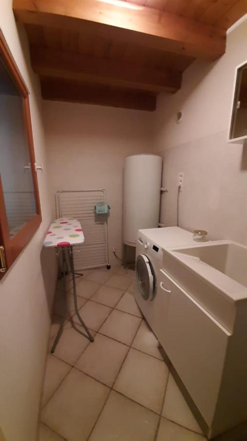 Petite maison de village située entre lacs, cascades et montagnes Virieu-le-Grand Extérieur photo