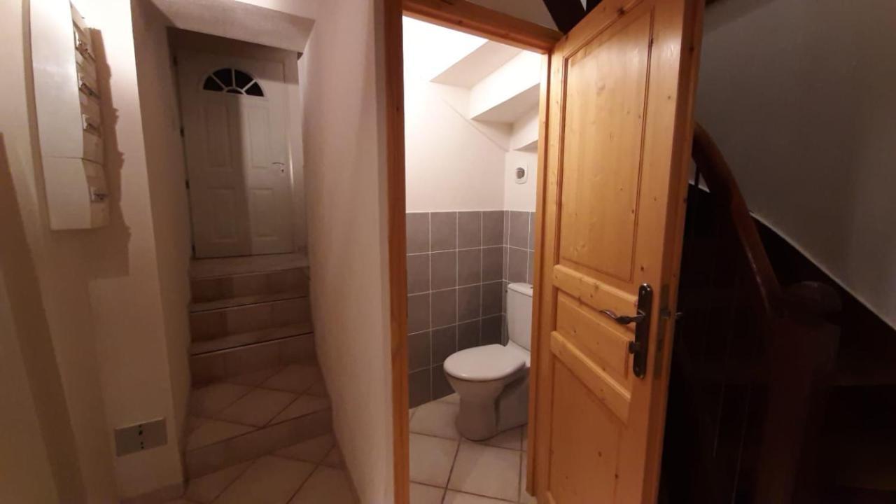 Petite maison de village située entre lacs, cascades et montagnes Virieu-le-Grand Extérieur photo
