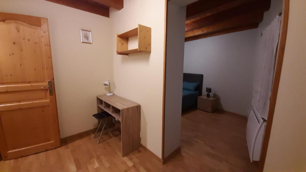 Petite maison de village située entre lacs, cascades et montagnes Virieu-le-Grand Extérieur photo