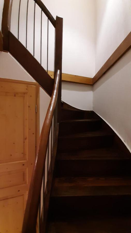 Petite maison de village située entre lacs, cascades et montagnes Virieu-le-Grand Extérieur photo
