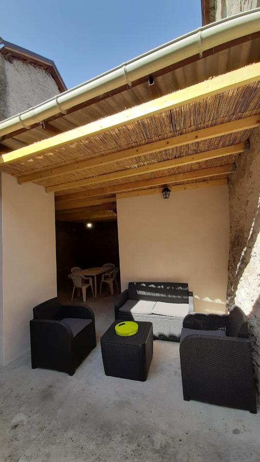 Petite maison de village située entre lacs, cascades et montagnes Virieu-le-Grand Extérieur photo