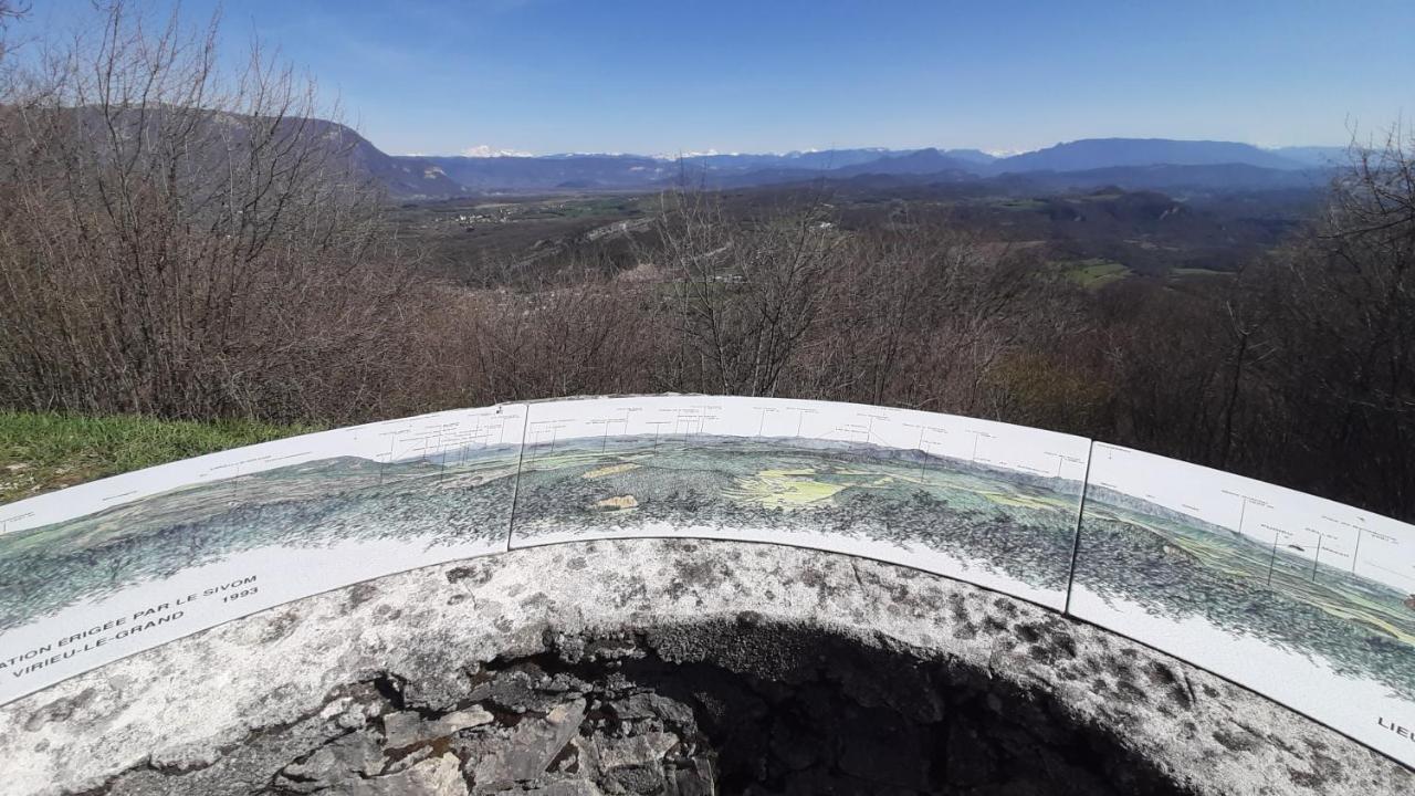 Petite maison de village située entre lacs, cascades et montagnes Virieu-le-Grand Extérieur photo