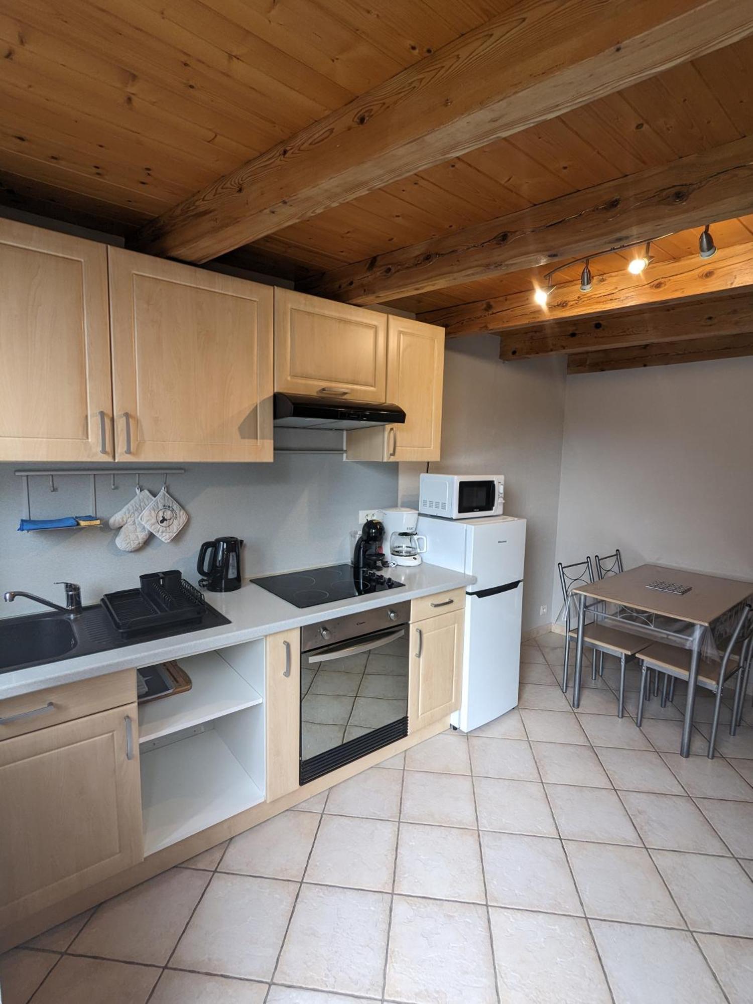 Petite maison de village située entre lacs, cascades et montagnes Virieu-le-Grand Extérieur photo